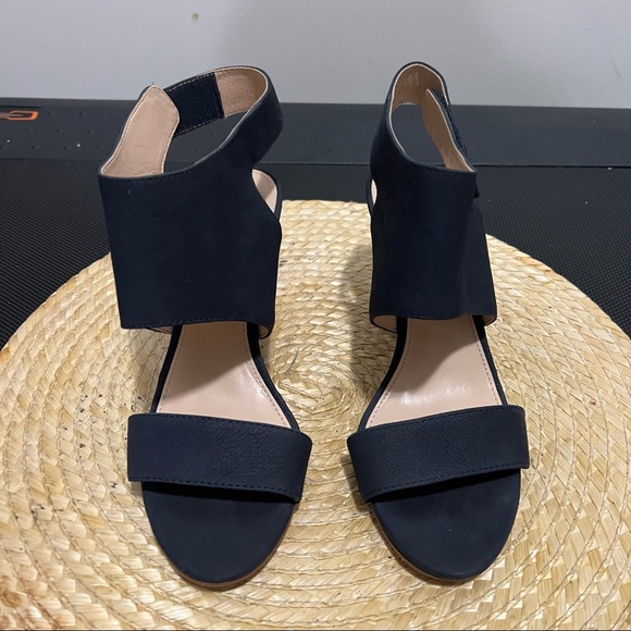 Vince Camuto Chic Minimalist Leather Evisa Sandals Heel - Picture 9 of 12